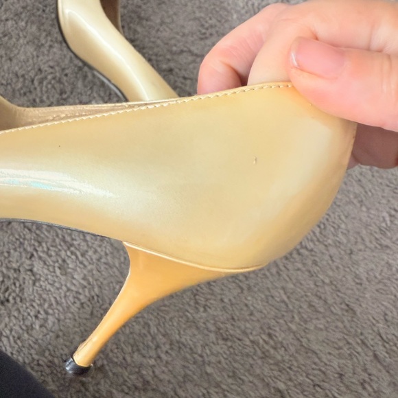 STUART WEITZMAN VINTAGE Women's Gold Patent Leather Peep Toe Heels - Picture 5 of 12